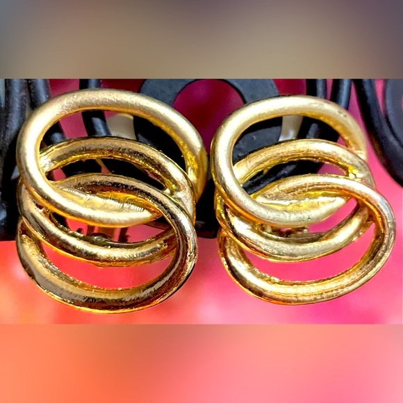 Jewelry - Gold tone spiral swirl clip on earrings​